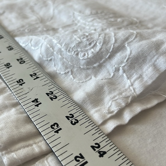 TWEEDS 100% linen White Sleeveless Top embroidery paisley detail XL cottage core - Picture 8 of 8